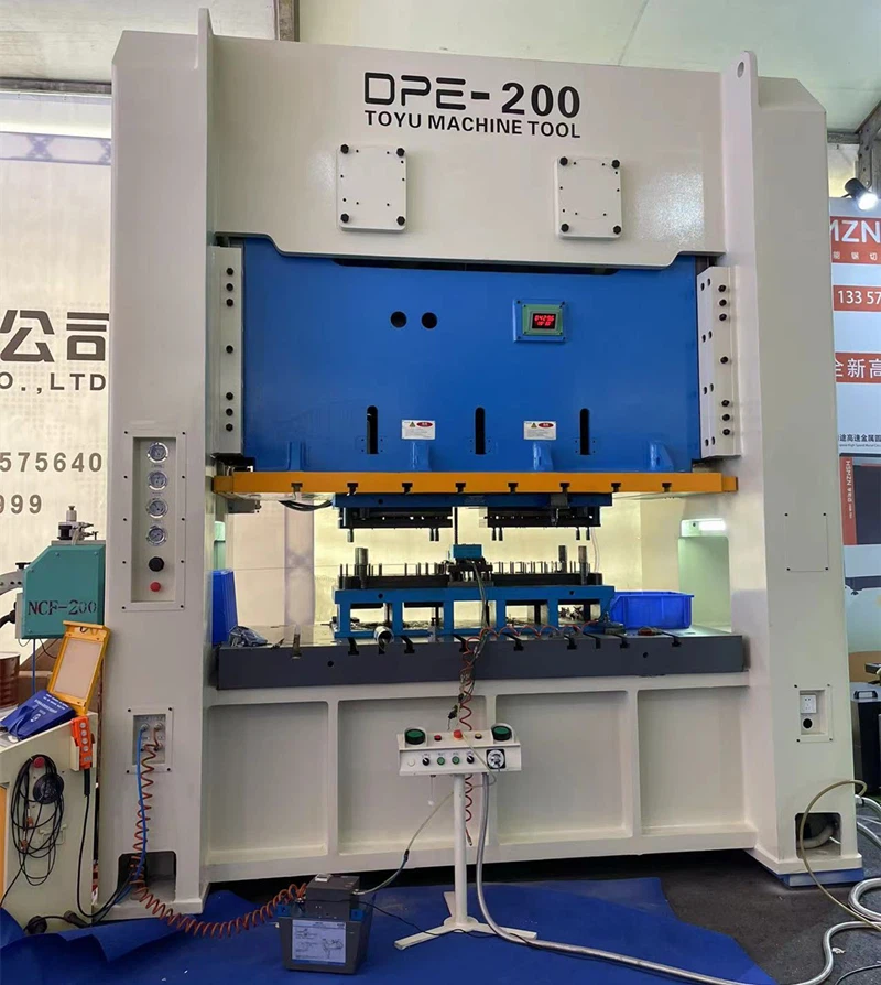 Tooj liab nplhaib davhlau ya nyob twg